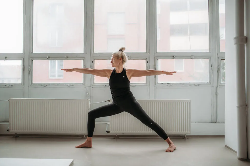 VIRABHADRASANA II - Wojownik II - Agnieszka Drabik